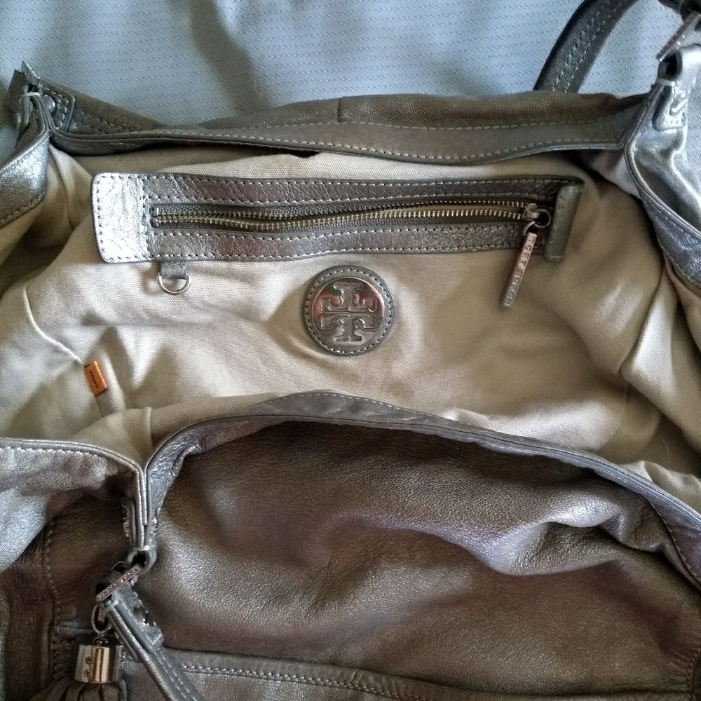 🎆SOLD🎆Tory Burch Dean hobo - Picture 3 of 5